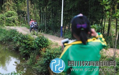 “没有人和我玩” 被“赶出”学校的艾滋