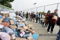 川大学生双十一包裹堆成山 设快递街道