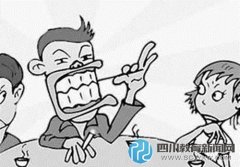 家长注意:3岁娃学剔牙误吞牙签