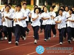 学生体育课摔伤向索赔11万 学校:其自己