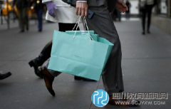 外媒称奢侈品牌锁定中国留学生 专车到校