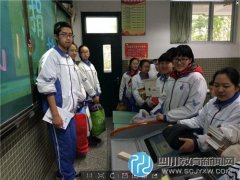 送冬衣 送图书 棕北中学为雷波中小学带
