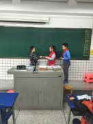 天涯石小学昭忠祠分校为患癌母亲捐款