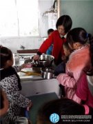 达川区银铁乡中心学校：“大锅药”为师